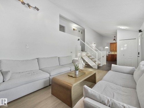 10936 165 Street, Edmonton, AB - Indoor Photo Showing Living Room