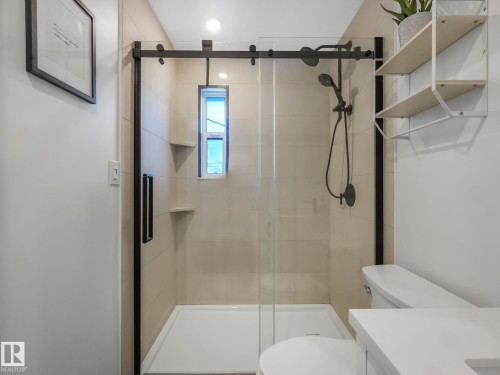 10936 165 Street, Edmonton, AB - Indoor Photo Showing Bathroom