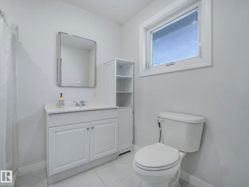10936 165 Street, Edmonton, AB - Indoor Photo Showing Bathroom