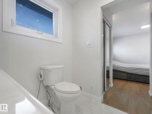 10936 165 Street, Edmonton, AB - Indoor Photo Showing Bathroom