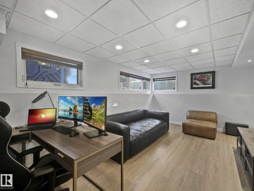 10936 165 Street, Edmonton, AB - Indoor