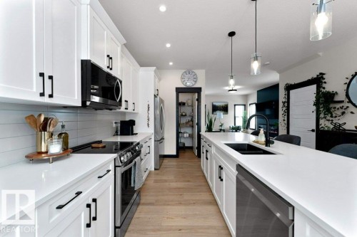 96 Garneau Gate, Spruce Grove, AB - Indoor Photo Showing Kitchen With Double Sink With Upgraded Kitchen