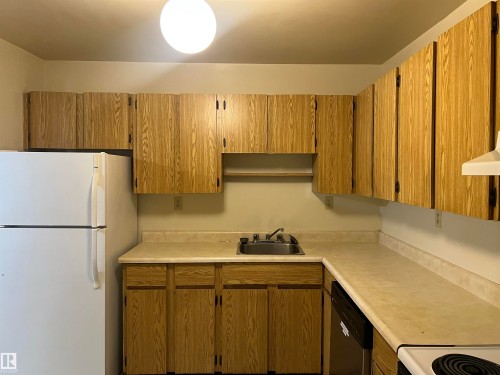 208 1620 48 Street, Edmonton, AB - Indoor Photo Showing Kitchen
