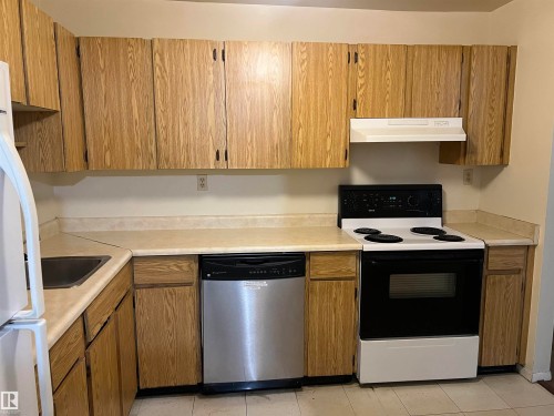 208 1620 48 Street, Edmonton, AB - Indoor Photo Showing Kitchen
