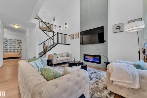5209 22A Avenue, Edmonton, AB - Indoor Photo Showing Living Room