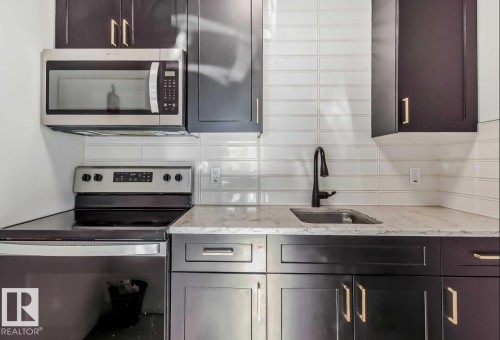 5209 22A Avenue, Edmonton, AB - Indoor Photo Showing Kitchen With Upgraded Kitchen