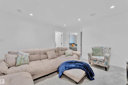 5209 22A Avenue, Edmonton, AB - Indoor