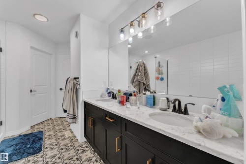 5209 22A Avenue, Edmonton, AB - Indoor Photo Showing Bathroom