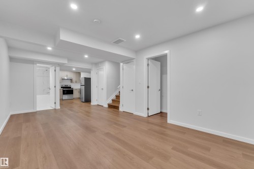 5209 22A Avenue, Edmonton, AB - Indoor Photo Showing Other Room