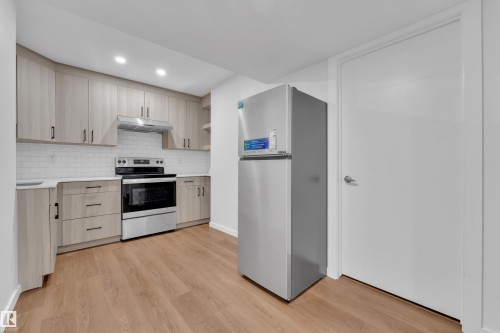 5209 22A Avenue, Edmonton, AB - Indoor Photo Showing Kitchen