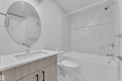 5209 22A Avenue, Edmonton, AB - Indoor Photo Showing Bathroom