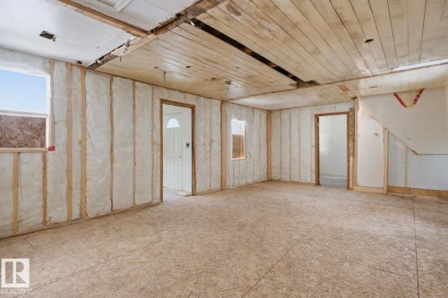 4709 50A Avenue, Calmar, AB - Indoor