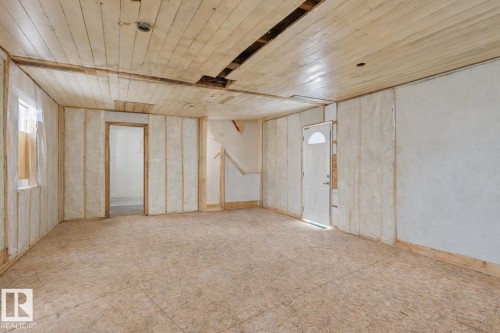 4709 50A Avenue, Calmar, AB - Indoor