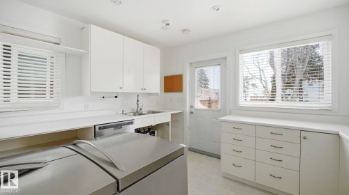 4709 50A Avenue, Calmar, AB - Indoor