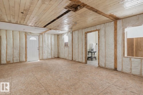 4709 50A Avenue, Calmar, AB - Indoor