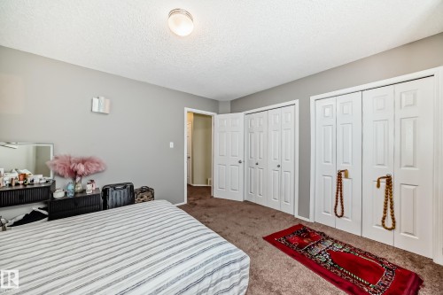 404 Hudson Court, Edmonton, AB - Indoor Photo Showing Bedroom