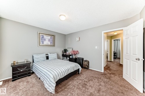 404 Hudson Court, Edmonton, AB - Indoor Photo Showing Bedroom