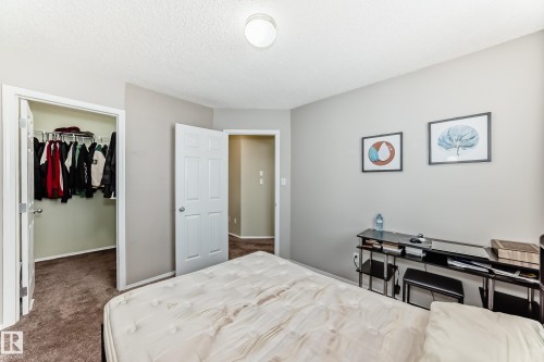 404 Hudson Court, Edmonton, AB - Indoor Photo Showing Bedroom