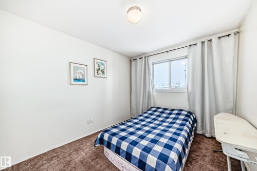 404 Hudson Court, Edmonton, AB - Indoor Photo Showing Bedroom