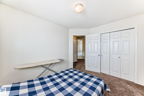 404 Hudson Court, Edmonton, AB - Indoor Photo Showing Bedroom