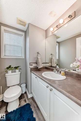 404 Hudson Court, Edmonton, AB - Indoor Photo Showing Bathroom