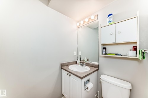 404 Hudson Court, Edmonton, AB - Indoor Photo Showing Bathroom