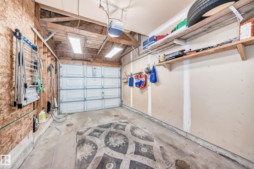 404 Hudson Court, Edmonton, AB - Indoor Photo Showing Garage