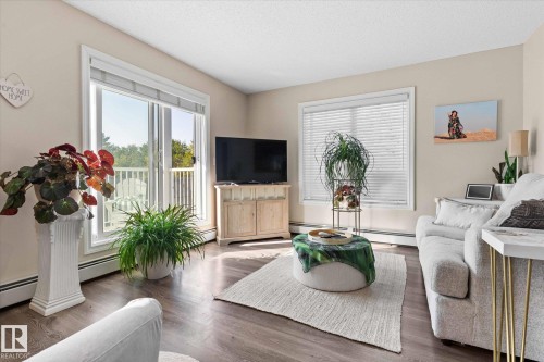 112 2208 44 Avenue, Edmonton, AB - Indoor Photo Showing Living Room
