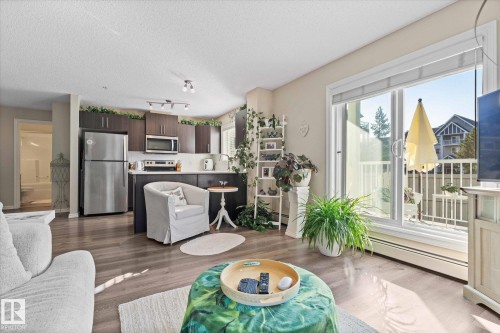 112 2208 44 Avenue, Edmonton, AB - Indoor