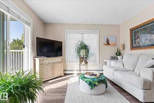 112 2208 44 Avenue, Edmonton, AB - Indoor Photo Showing Living Room
