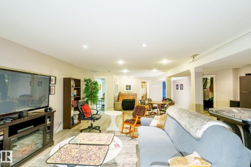 50431 Rge Rd 222, Rural Leduc County, AB - Indoor Photo Showing Living Room