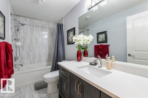 3698 Hummingbird Way, Edmonton, AB - Indoor Photo Showing Bathroom
