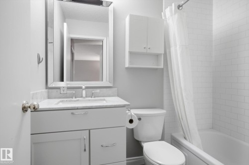 203 11307 99 Avenue, Edmonton, AB - Indoor Photo Showing Bathroom