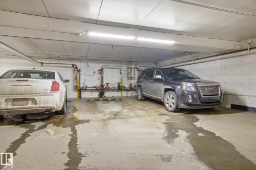 203 11307 99 Avenue, Edmonton, AB - Indoor Photo Showing Garage