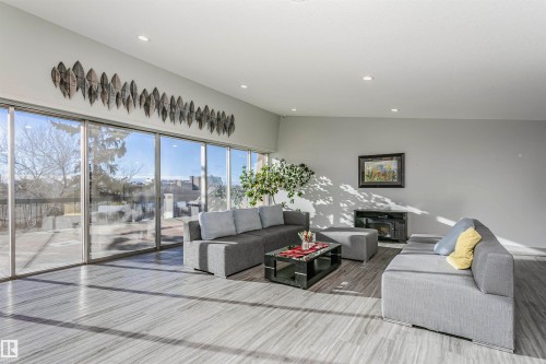 203 11307 99 Avenue, Edmonton, AB - Indoor Photo Showing Living Room