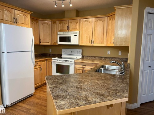 #306 4128 47 Street, Drayton Valley, AB - Indoor Photo Showing Kitchen With Double Sink