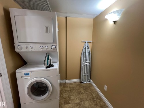 #306 4128 47 Street, Drayton Valley, AB - Indoor Photo Showing Laundry Room