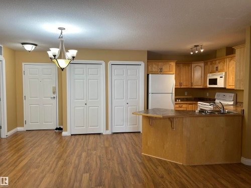 #306 4128 47 Street, Drayton Valley, AB - Indoor Photo Showing Kitchen