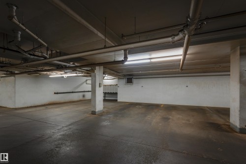 319 10523 123 Street, Edmonton, AB - Indoor Photo Showing Garage