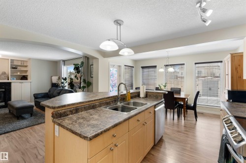 7422 Singer Landing Landing, Edmonton, AB - Indoor Photo Showing Other Room