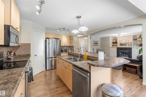 7422 Singer Landing Landing, Edmonton, AB - Indoor Photo Showing Kitchen With Double Sink With Upgraded Kitchen