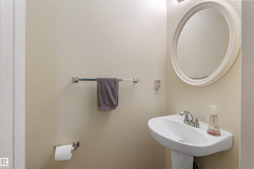 7422 Singer Landing Landing, Edmonton, AB - Indoor Photo Showing Bathroom