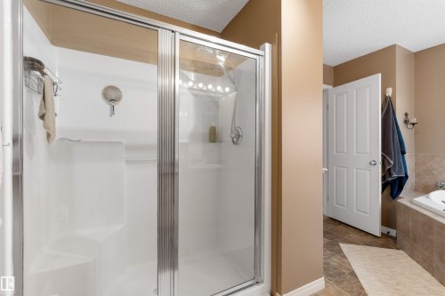 7422 Singer Landing Landing, Edmonton, AB - Indoor Photo Showing Bathroom