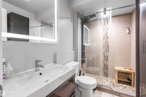 7422 Singer Landing Landing, Edmonton, AB - Indoor Photo Showing Bathroom