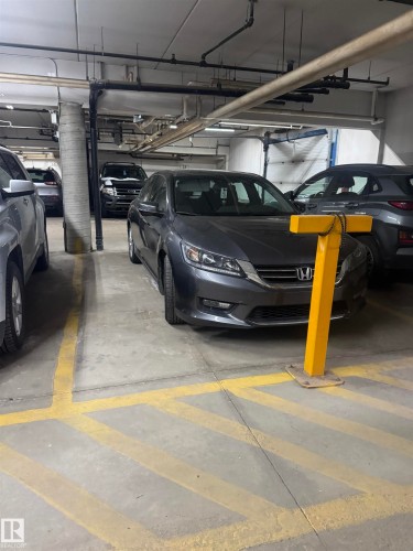 301 9928 105 Street, Westlock, AB - Indoor Photo Showing Garage
