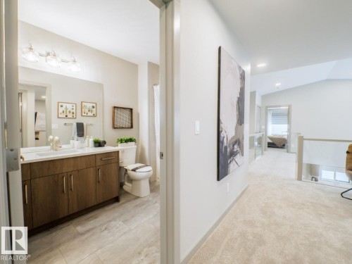 7005 Kiviaq Crescent, Edmonton, AB - Indoor Photo Showing Bathroom