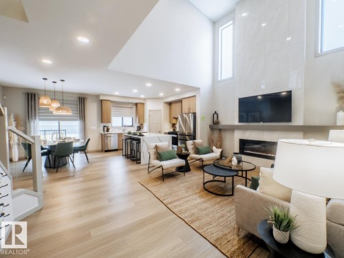 7005 Kiviaq Crescent, Edmonton, AB - Indoor Photo Showing Living Room
