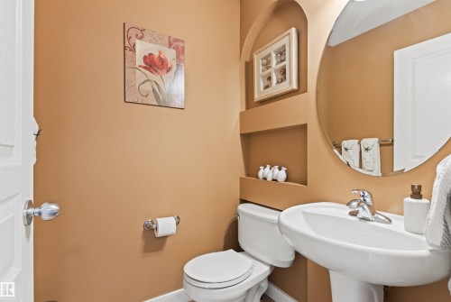 170 Galland Crescent, Edmonton, AB - Indoor Photo Showing Bathroom