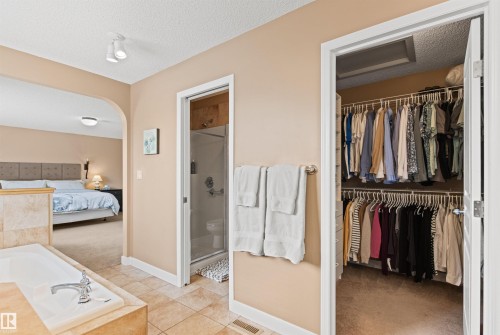 170 Galland Crescent, Edmonton, AB - Indoor Photo Showing Bathroom