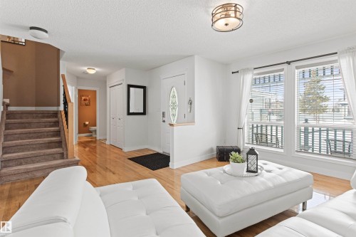 170 Galland Crescent, Edmonton, AB - Indoor Photo Showing Living Room